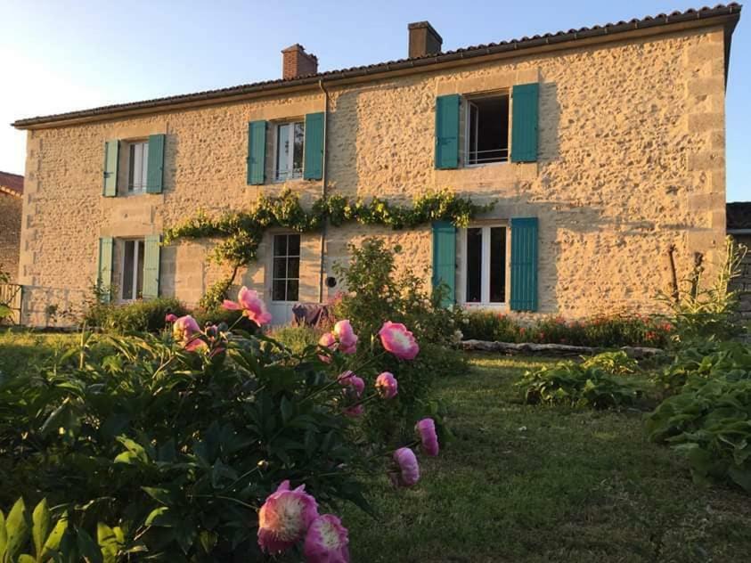 Gites Les Demeures De Valette Azay-le-Brule Exterior foto
